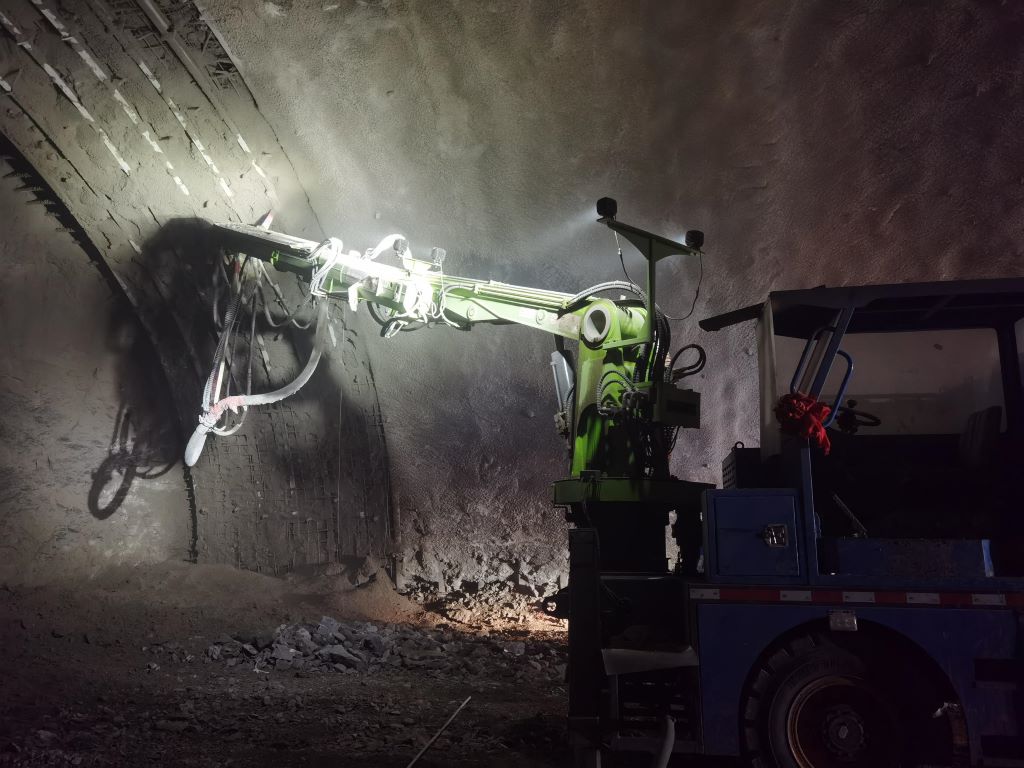 混凝土濕噴臺(tái)車的6大優(yōu)點(diǎn)和4大應(yīng)用領(lǐng)域(圖1)