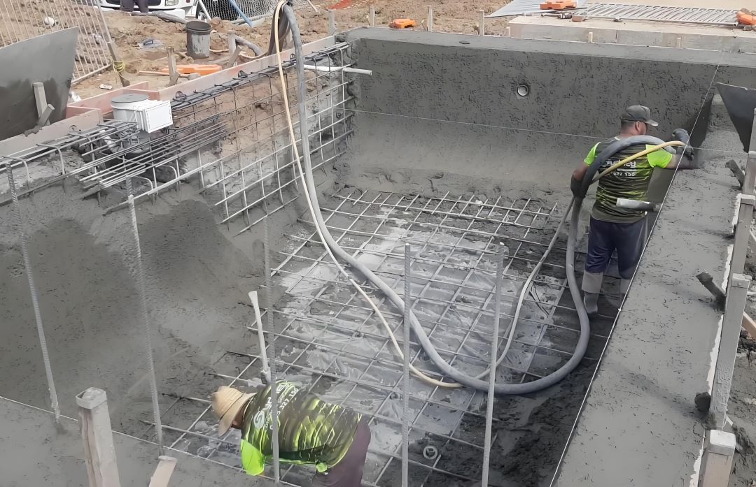 泳池噴射混凝土需要多長時間才能固化？（建議濕養(yǎng)至少 7 天）(圖1)