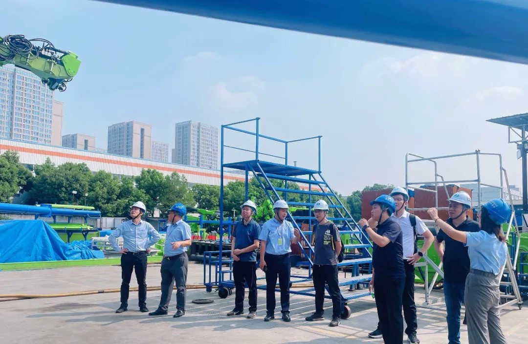 中鐵十一局五公司物資設(shè)備部長陳林一行蒞臨藍海智能考察交流(圖2)