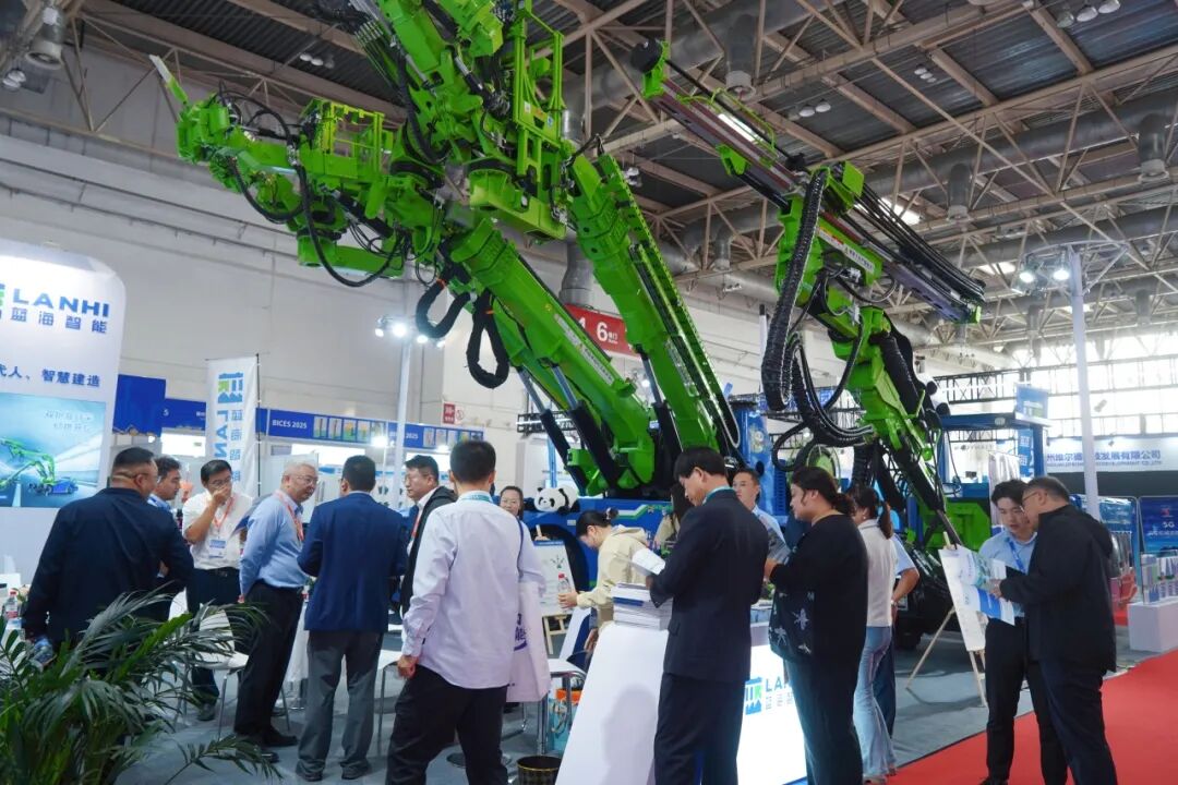 【BICES 2025現(xiàn)場(chǎng)回顧】藍(lán)海智能圓滿收官第十七屆北京工程機(jī)械展(圖2) 【BICES 2025現(xiàn)場(chǎng)回顧】藍(lán)海智能圓滿收官第十七屆北京工程機(jī)械展(圖2)