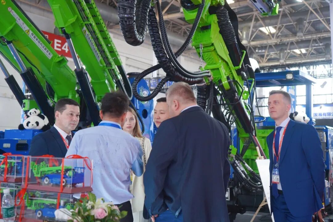 【BICES 2025現(xiàn)場(chǎng)回顧】藍(lán)海智能圓滿收官第十七屆北京工程機(jī)械展(圖3) 【BICES 2025現(xiàn)場(chǎng)回顧】藍(lán)海智能圓滿收官第十七屆北京工程機(jī)械展(圖3)